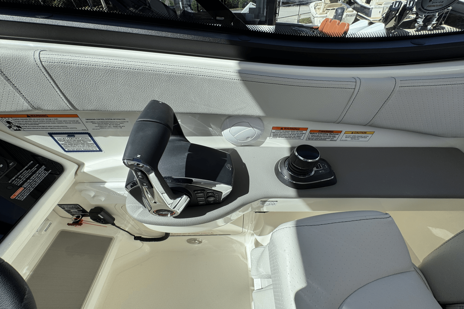 2025 Sea Ray Sundancer 320 Outboard Image Thumbnail #16