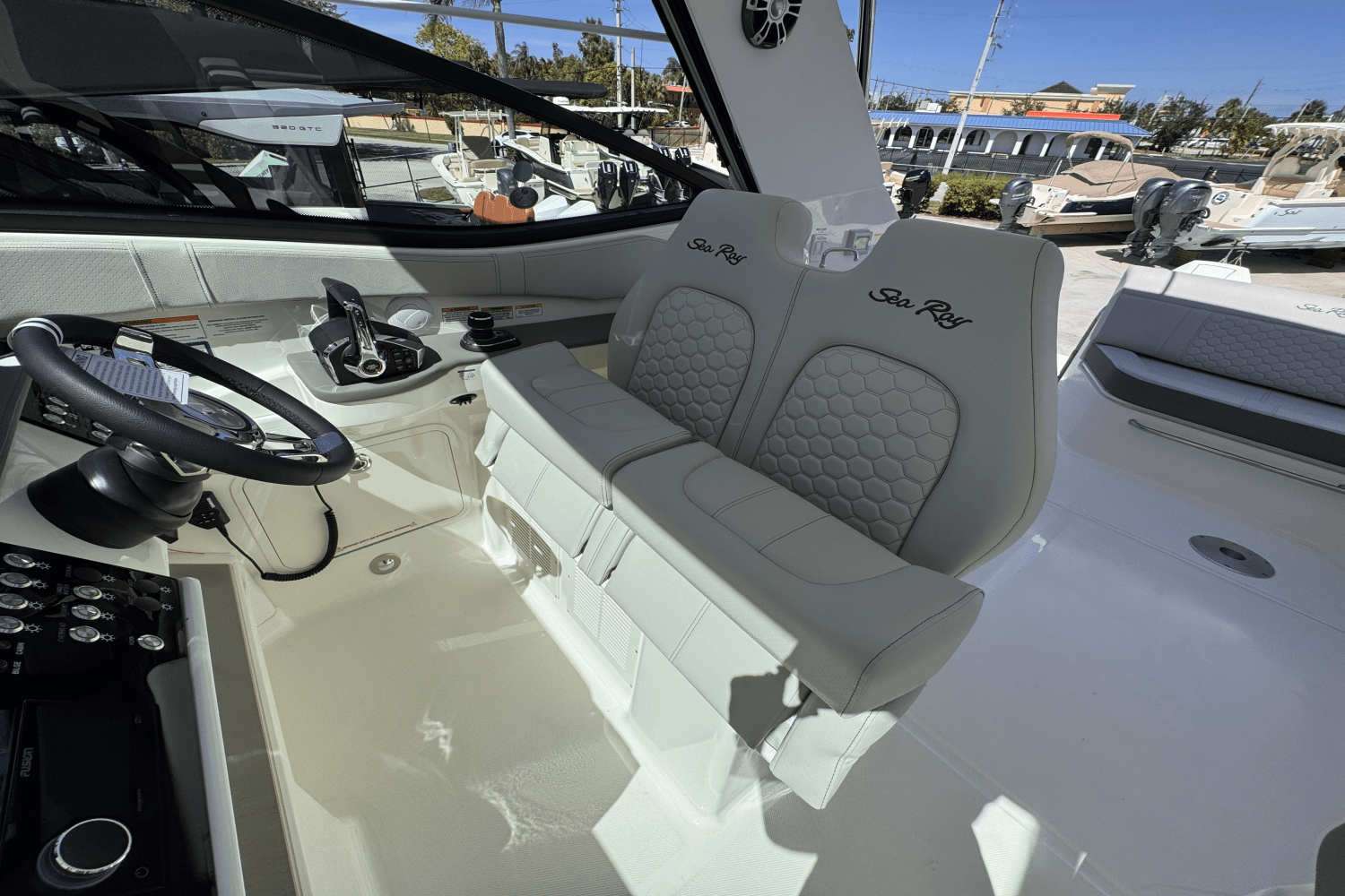 2025 Sea Ray Sundancer 320 Outboard Image Thumbnail #13