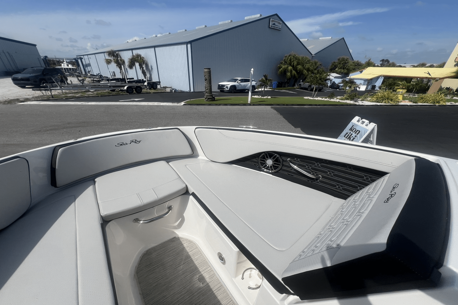 2025 Sea Ray SPX 190 Outboard Image Thumbnail #16