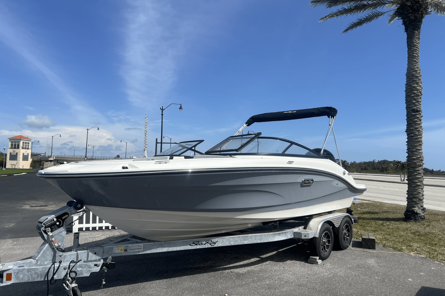 2025 Sea Ray SPX 190 Outboard Image Thumbnail #2