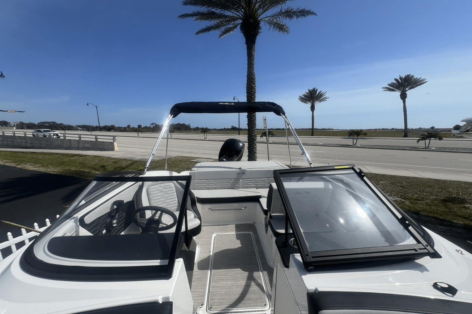 2025 Sea Ray SPX 190 Outboard Image Thumbnail #11
