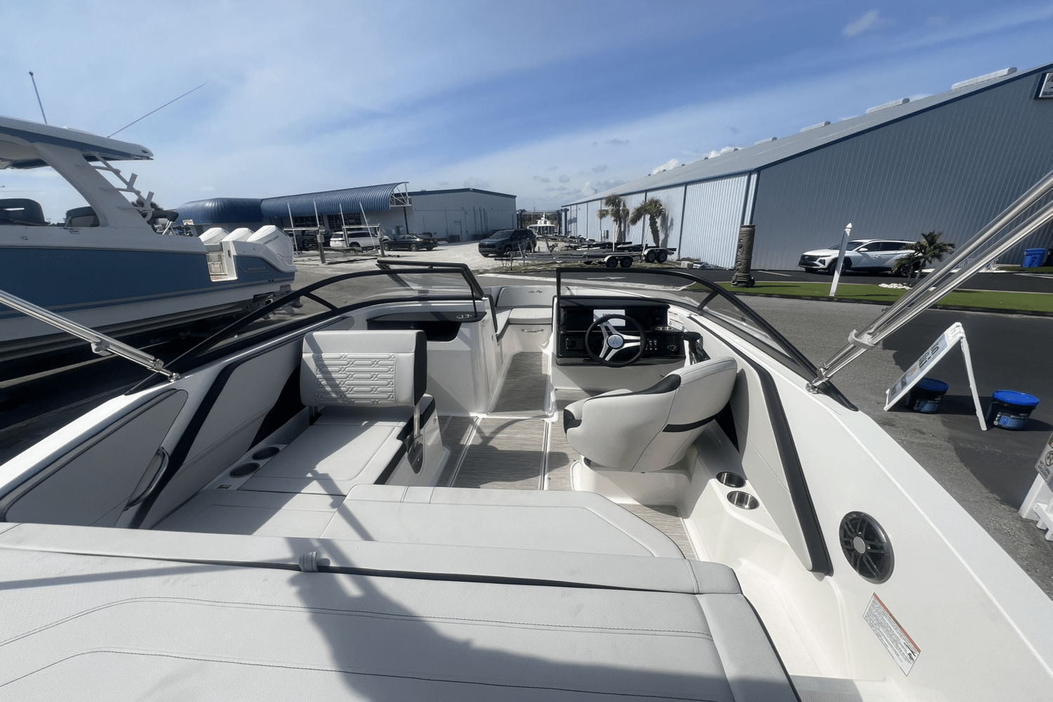 2025 Sea Ray SPX 190 Outboard Image Thumbnail #19