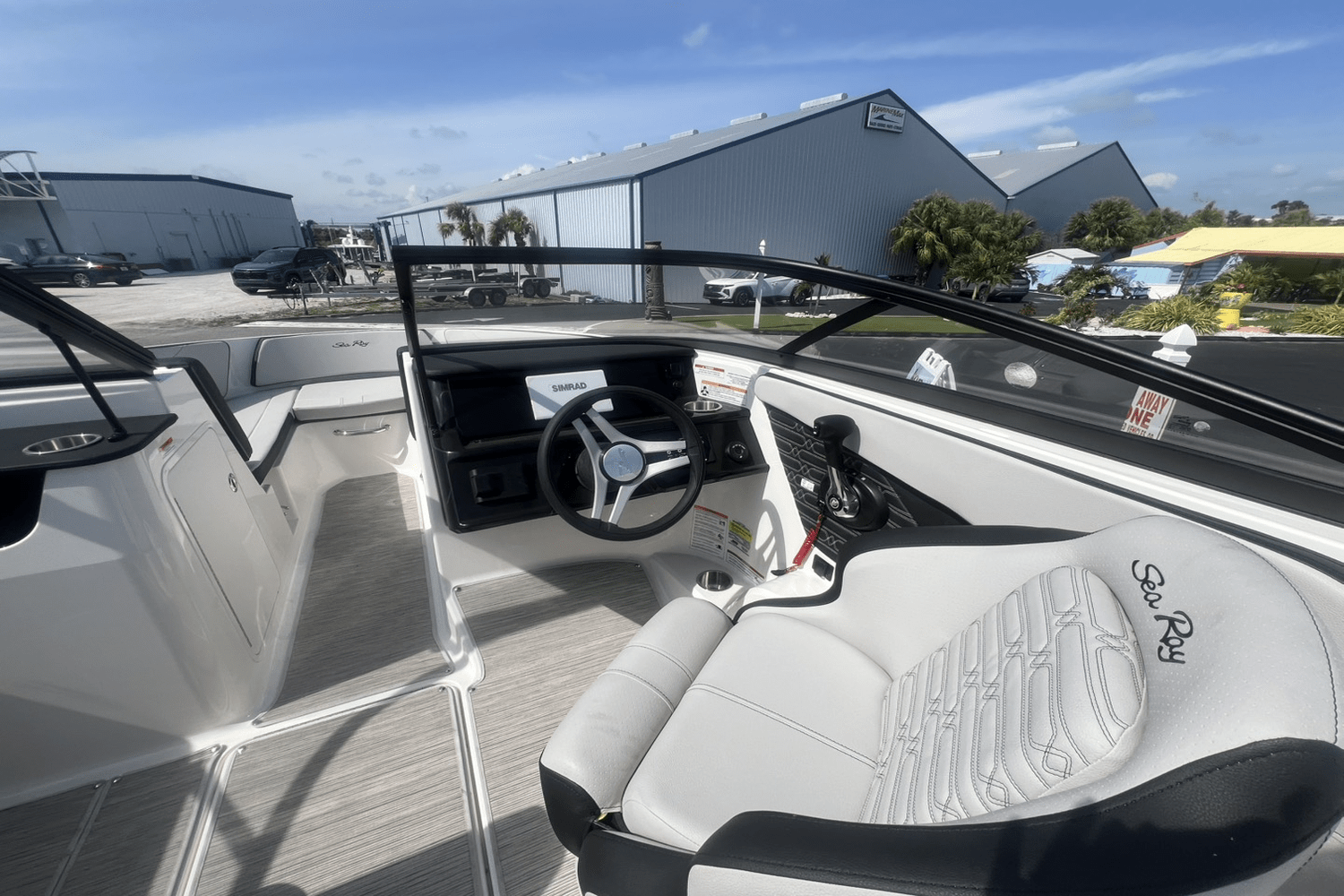 2025 Sea Ray SPX 190 Outboard Image Thumbnail #8