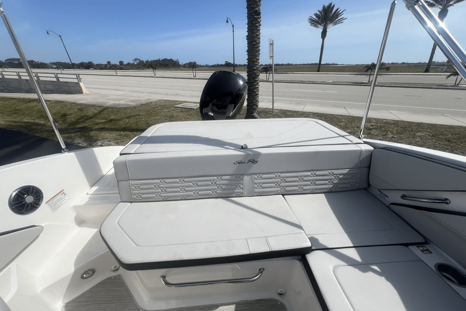 2025 Sea Ray SPX 190 Outboard Image Thumbnail #10