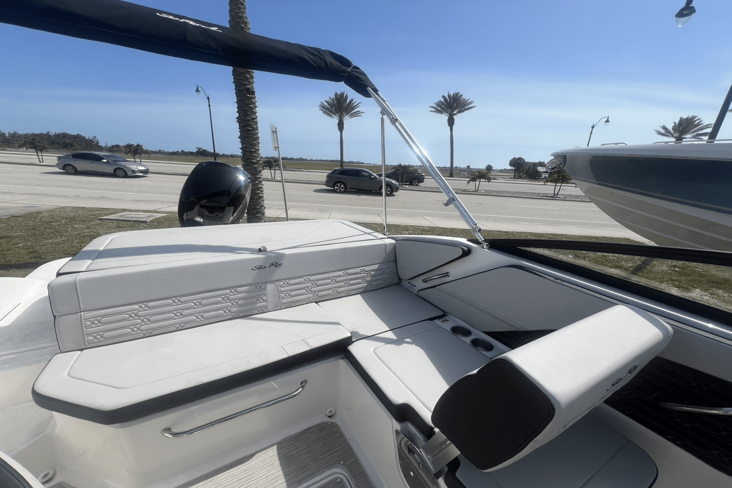 2025 Sea Ray SPX 190 Outboard Image Thumbnail #18