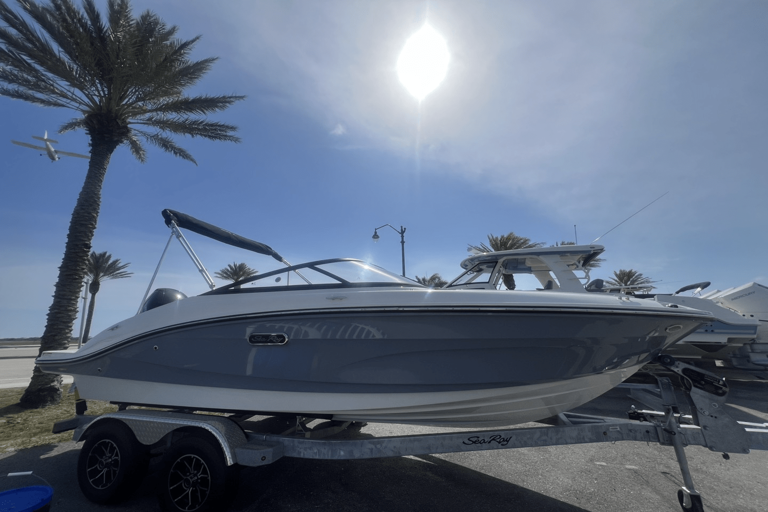2025 Sea Ray SPX 190 Outboard Image Thumbnail #3