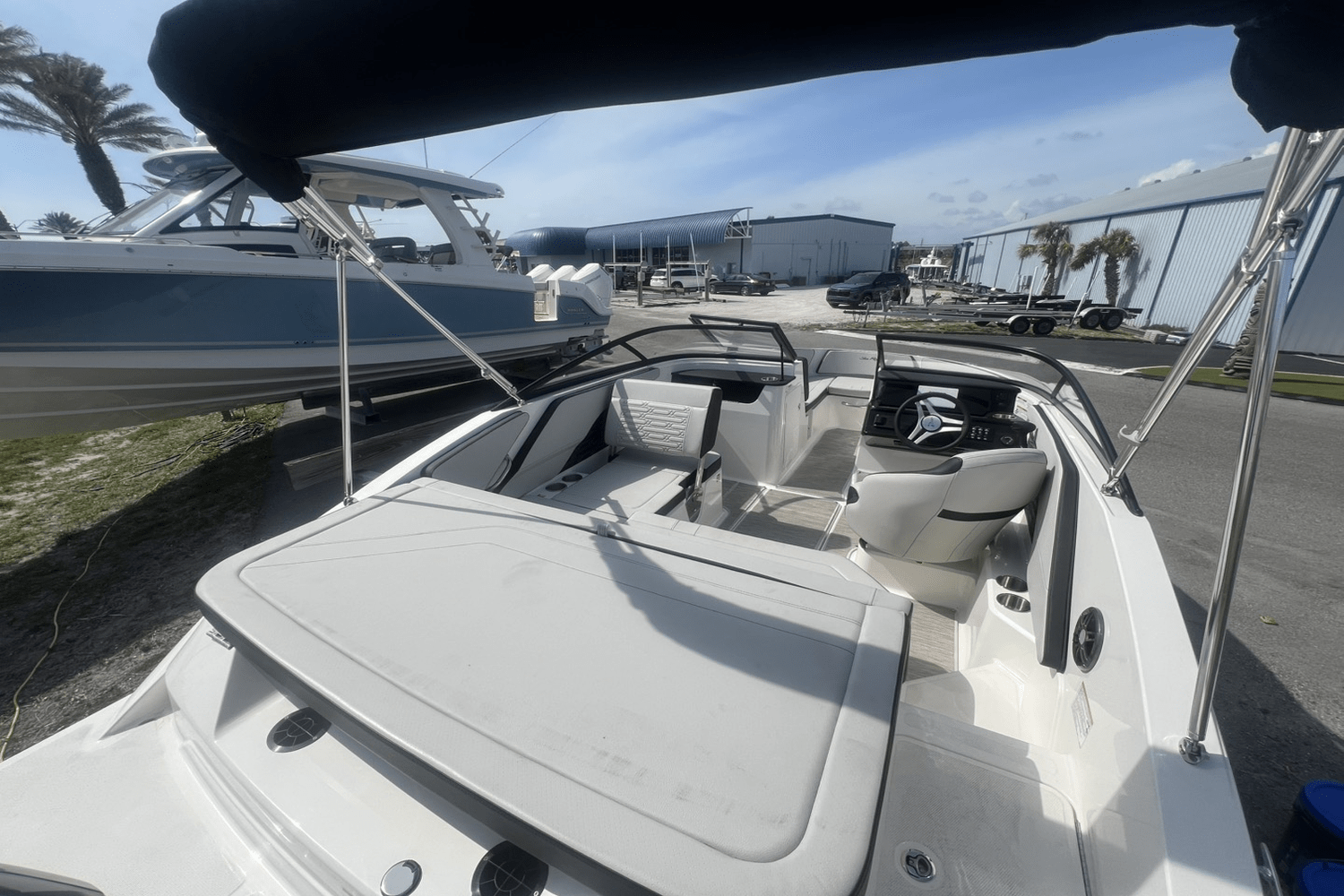2025 Sea Ray SPX 190 Outboard Image Thumbnail #9