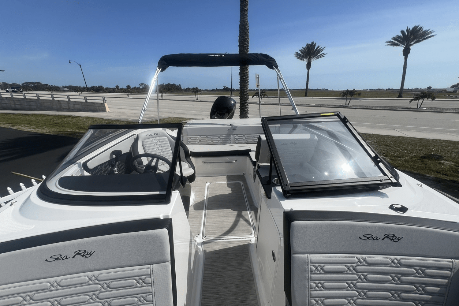 2025 Sea Ray SPX 190 Outboard Image Thumbnail #17
