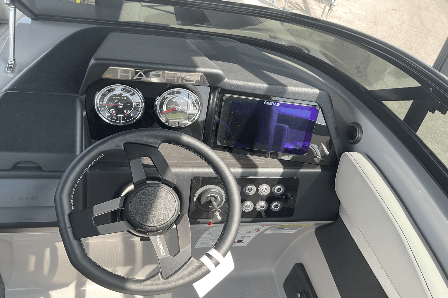 2025 Harris 250 Solstice DC Image Thumbnail #11