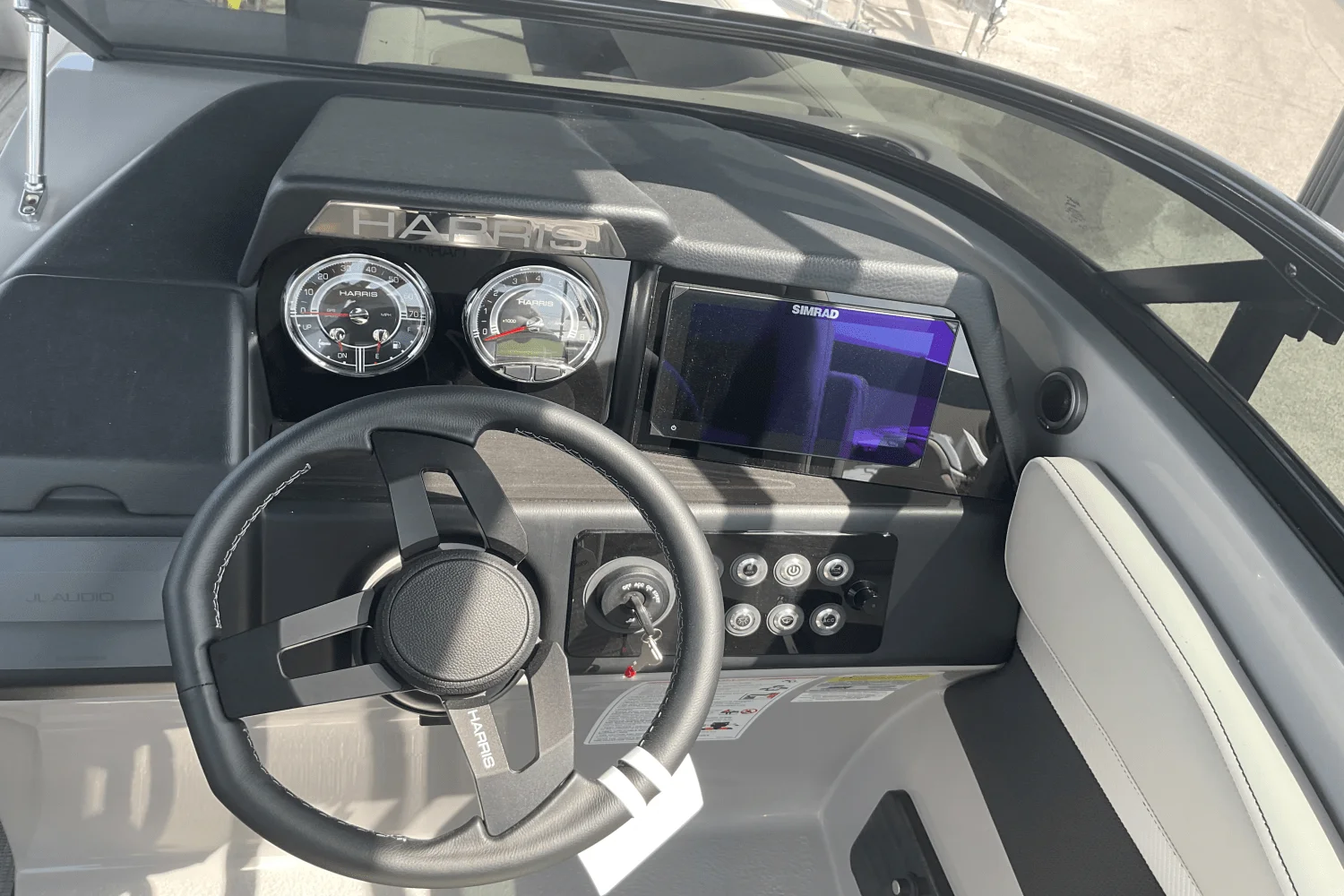 2025 Harris 250 Solstice DC Image Thumbnail #11