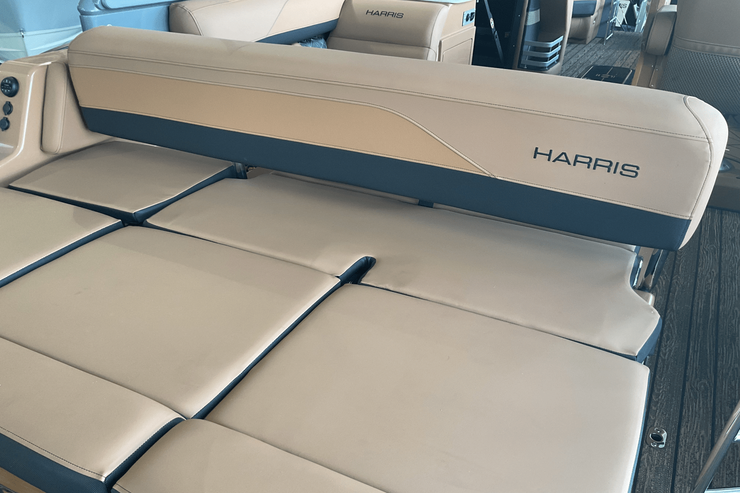 2025 Harris Grand Mariner 250 Image Thumbnail #12