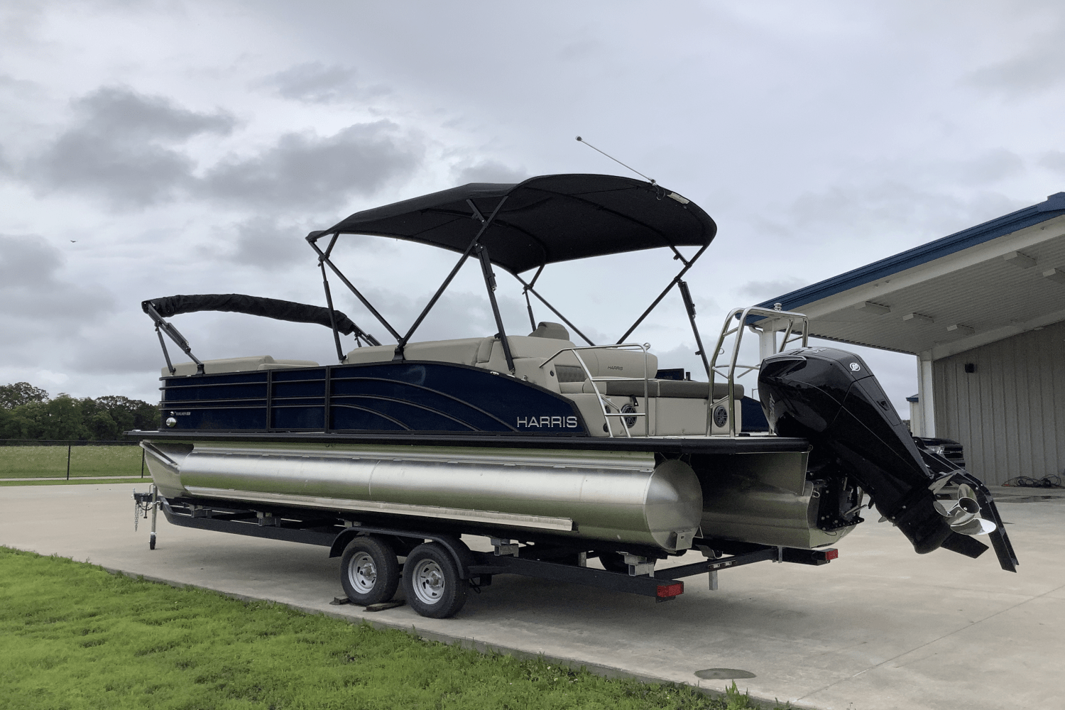 2025 Harris Sunliner 250 Image Thumbnail #3