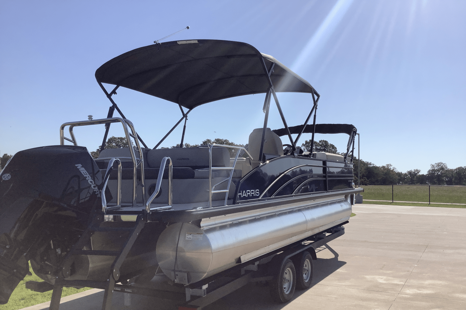 2025 Harris Sunliner 250 Image Thumbnail #3