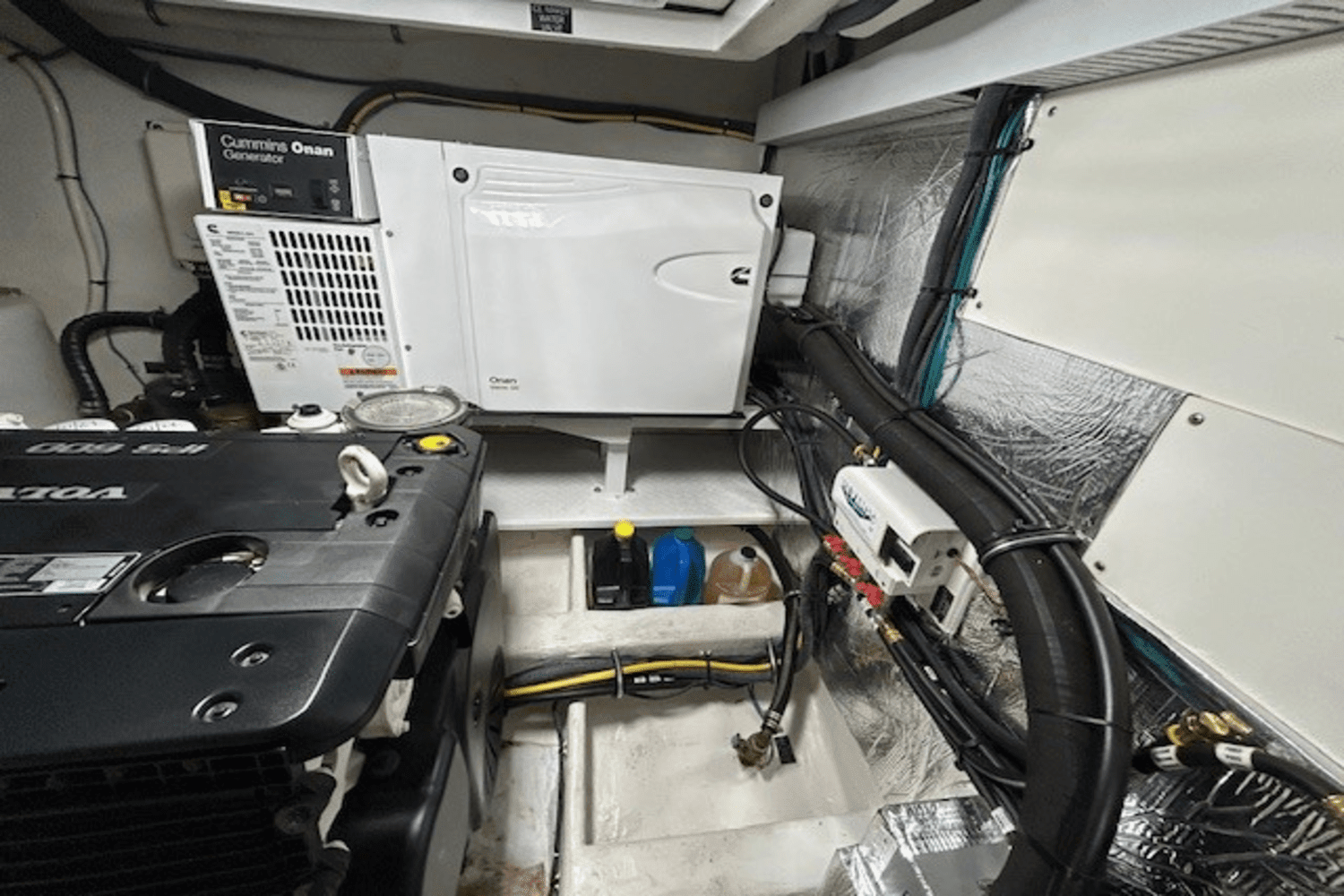 2019 Cruisers Yachts
                                                             46 CANTIUS Image Thumbnail #38