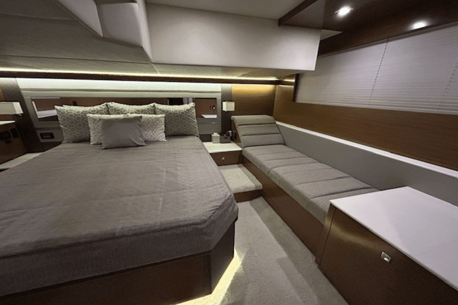2019 Cruisers Yachts
                                                             46 CANTIUS Image Thumbnail #24