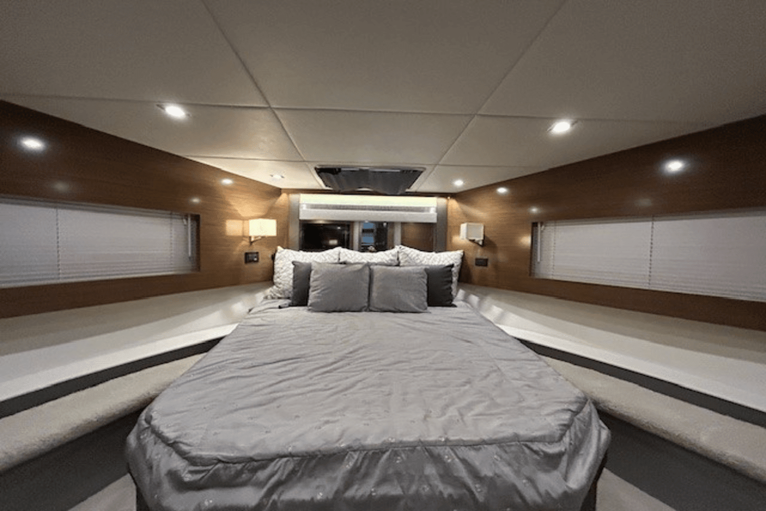 2019 Cruisers Yachts
                                                             46 CANTIUS Image Thumbnail #26