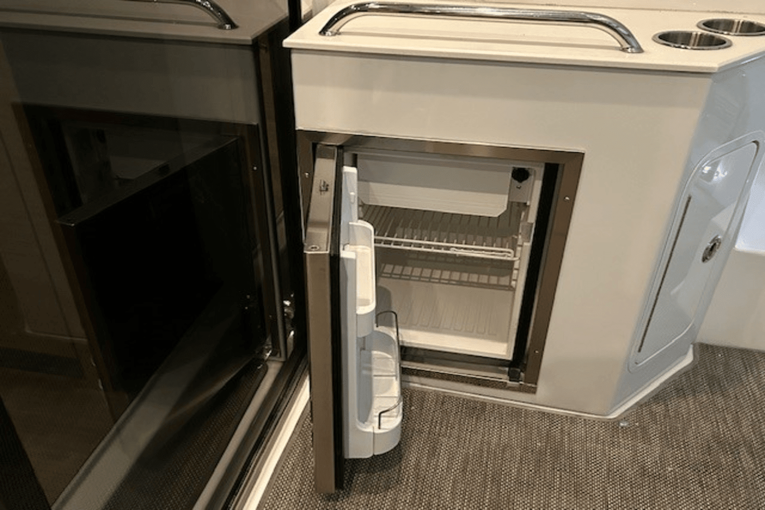 2019 Cruisers Yachts
                                                             46 CANTIUS Image Thumbnail #4