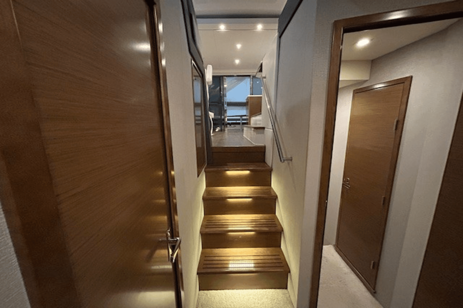 2019 Cruisers Yachts
                                                             46 CANTIUS Image Thumbnail #18