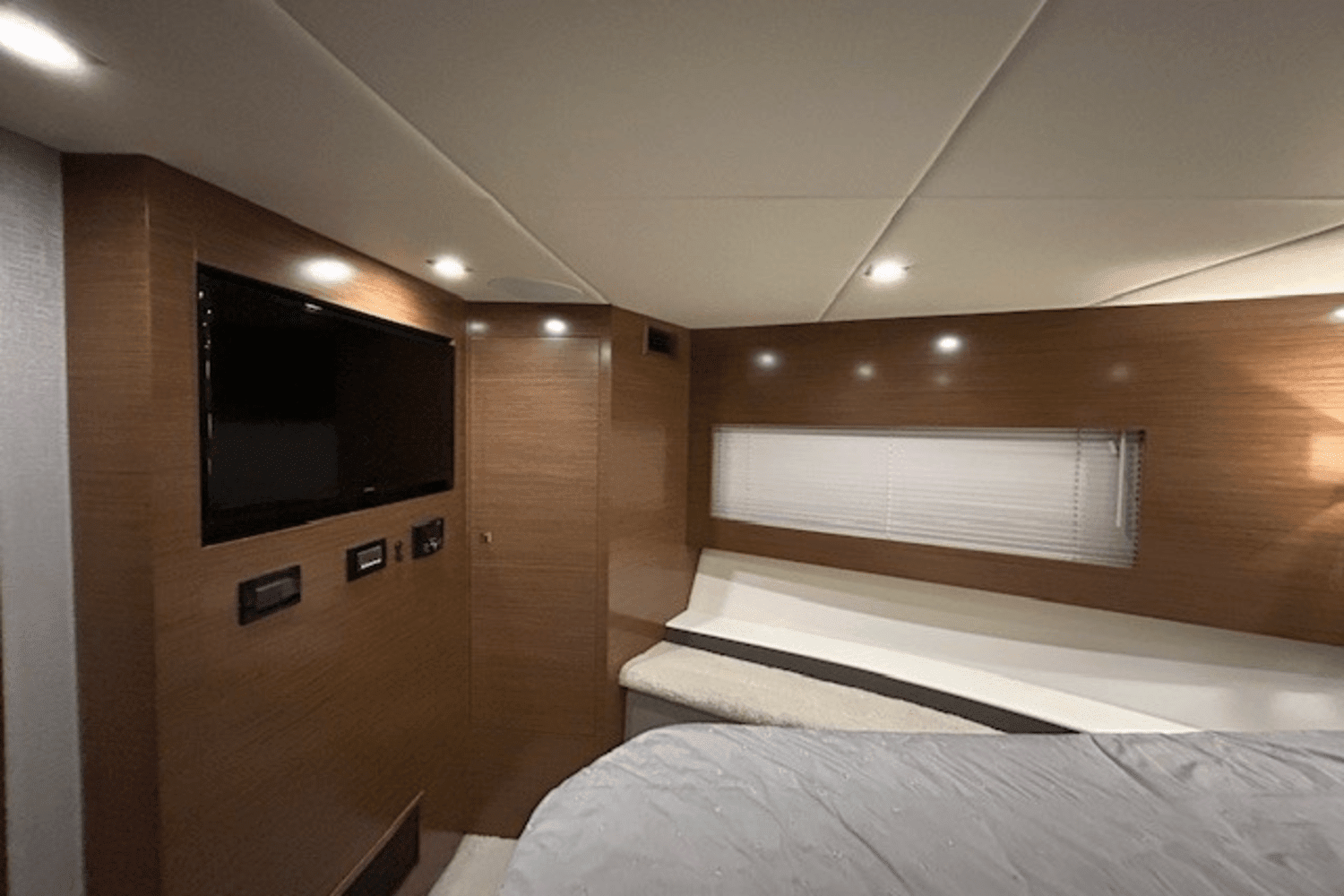 2019 Cruisers Yachts
                                                             46 CANTIUS Image Thumbnail #20