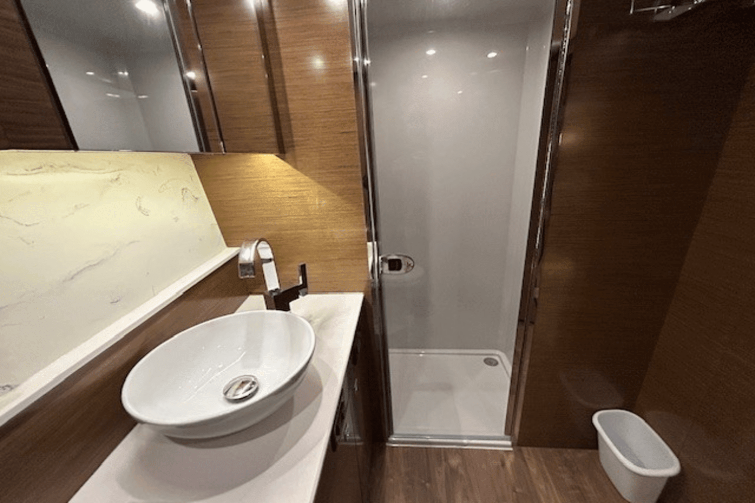 2019 Cruisers Yachts
                                                             46 CANTIUS Image Thumbnail #29