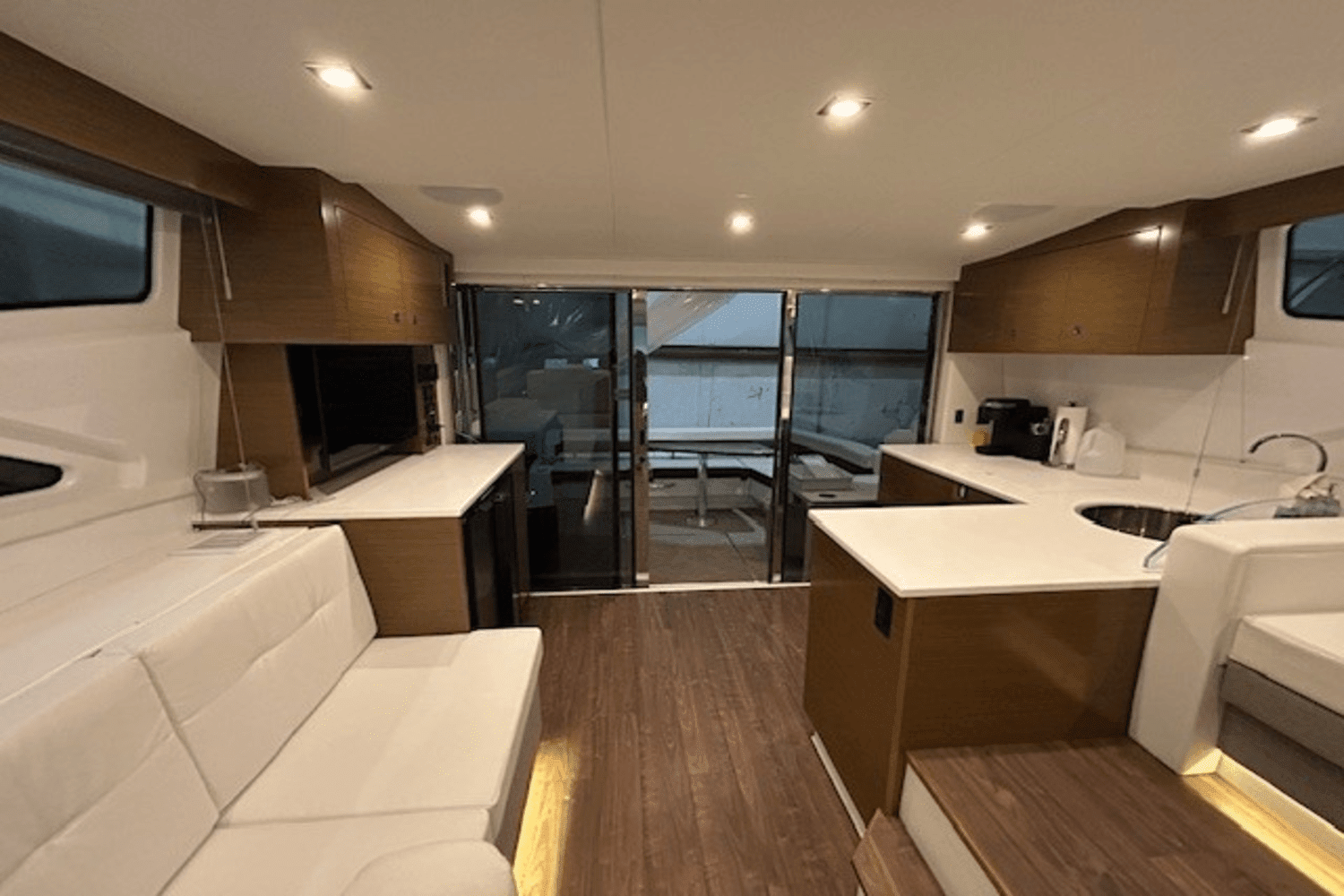 2019 Cruisers Yachts
                                                             46 CANTIUS Image Thumbnail #7