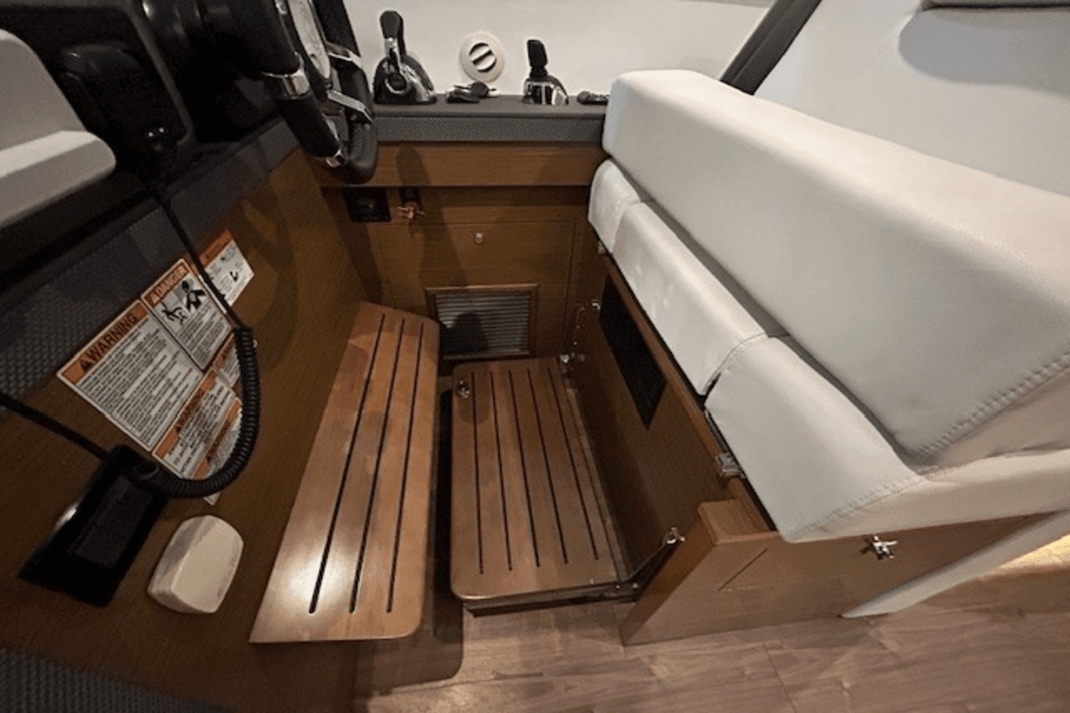 2019 Cruisers Yachts
                                                             46 CANTIUS Image Thumbnail #17