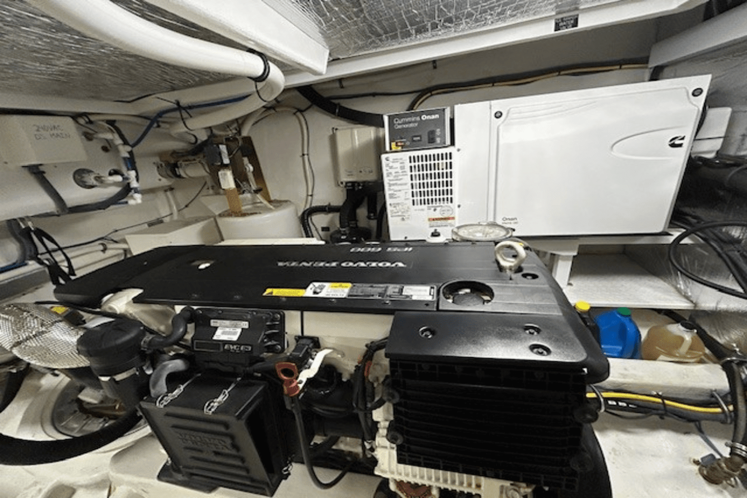2019 Cruisers Yachts
                                                             46 CANTIUS Image Thumbnail #35