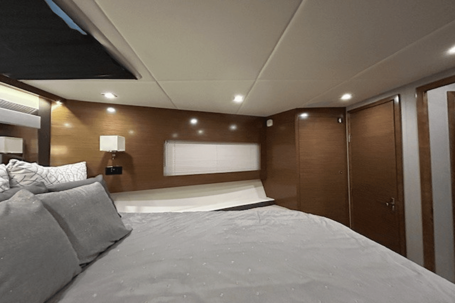 2019 Cruisers Yachts
                                                             46 CANTIUS Image Thumbnail #23