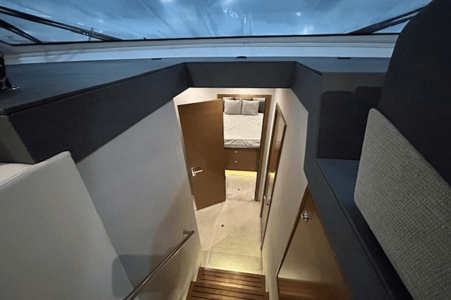 2019 Cruisers Yachts
                                                             46 CANTIUS Image Thumbnail #19