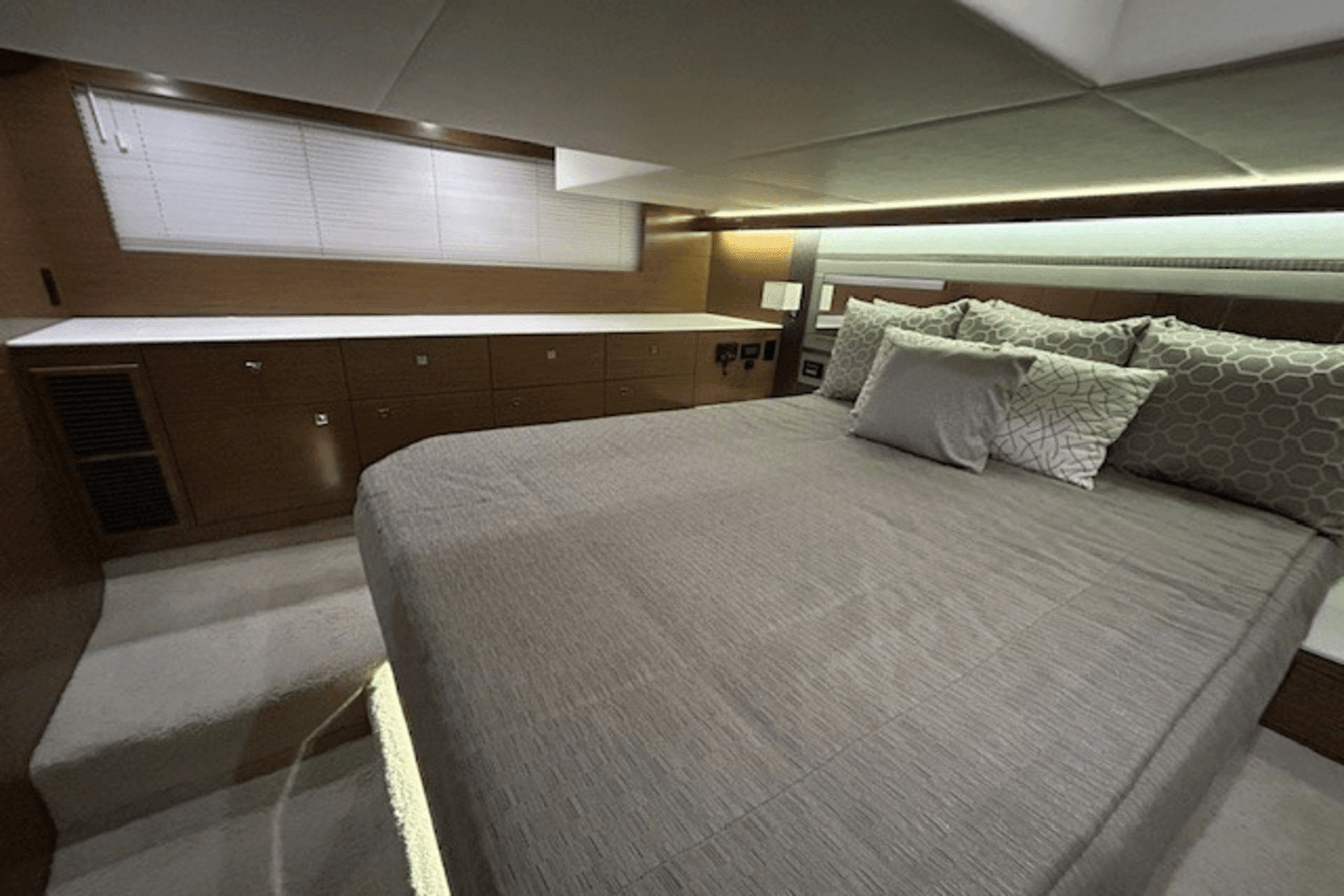 2019 Cruisers Yachts
                                                             46 CANTIUS Image Thumbnail #22
