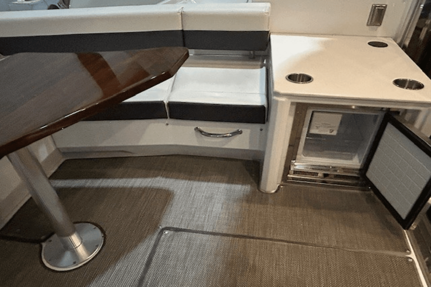 2019 Cruisers Yachts
                                                             46 CANTIUS Image Thumbnail #10