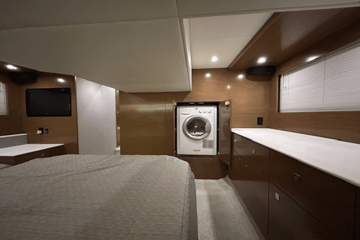 2019 Cruisers Yachts
                                                             46 CANTIUS Image Thumbnail #28