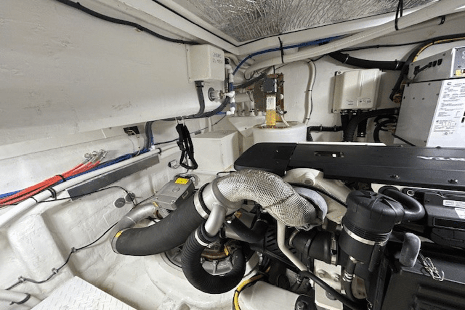 2019 Cruisers Yachts
                                                             46 CANTIUS Image Thumbnail #32