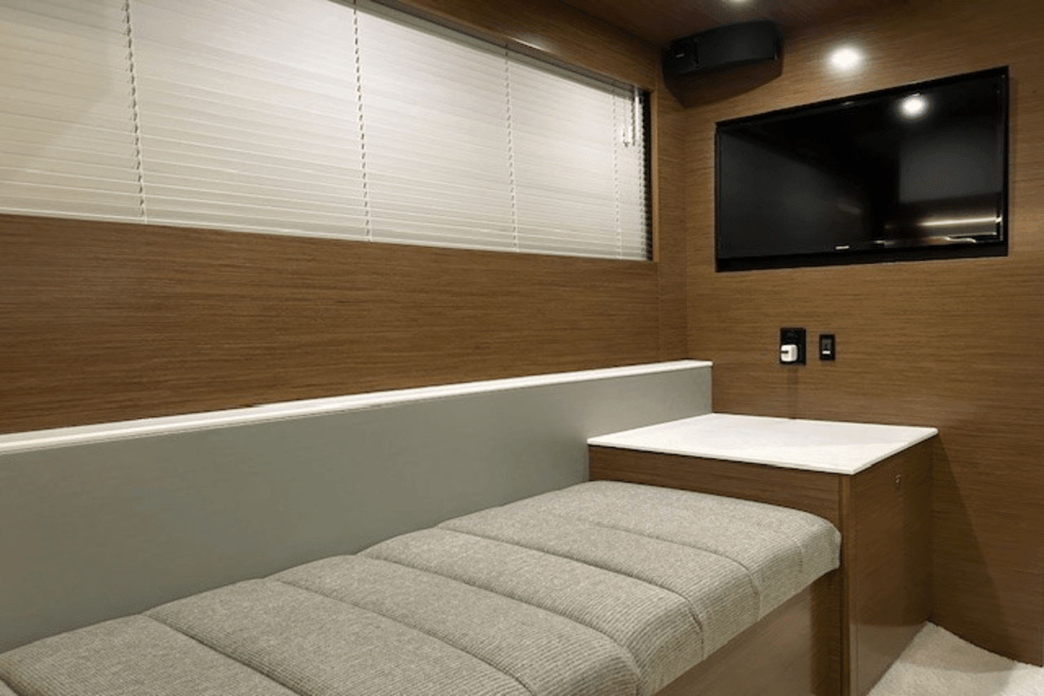 2019 Cruisers Yachts
                                                             46 CANTIUS Image Thumbnail #27