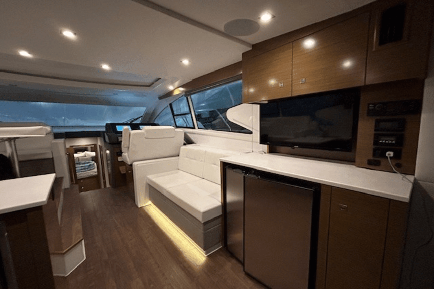 2019 Cruisers Yachts
                                                             46 CANTIUS Image Thumbnail #8
