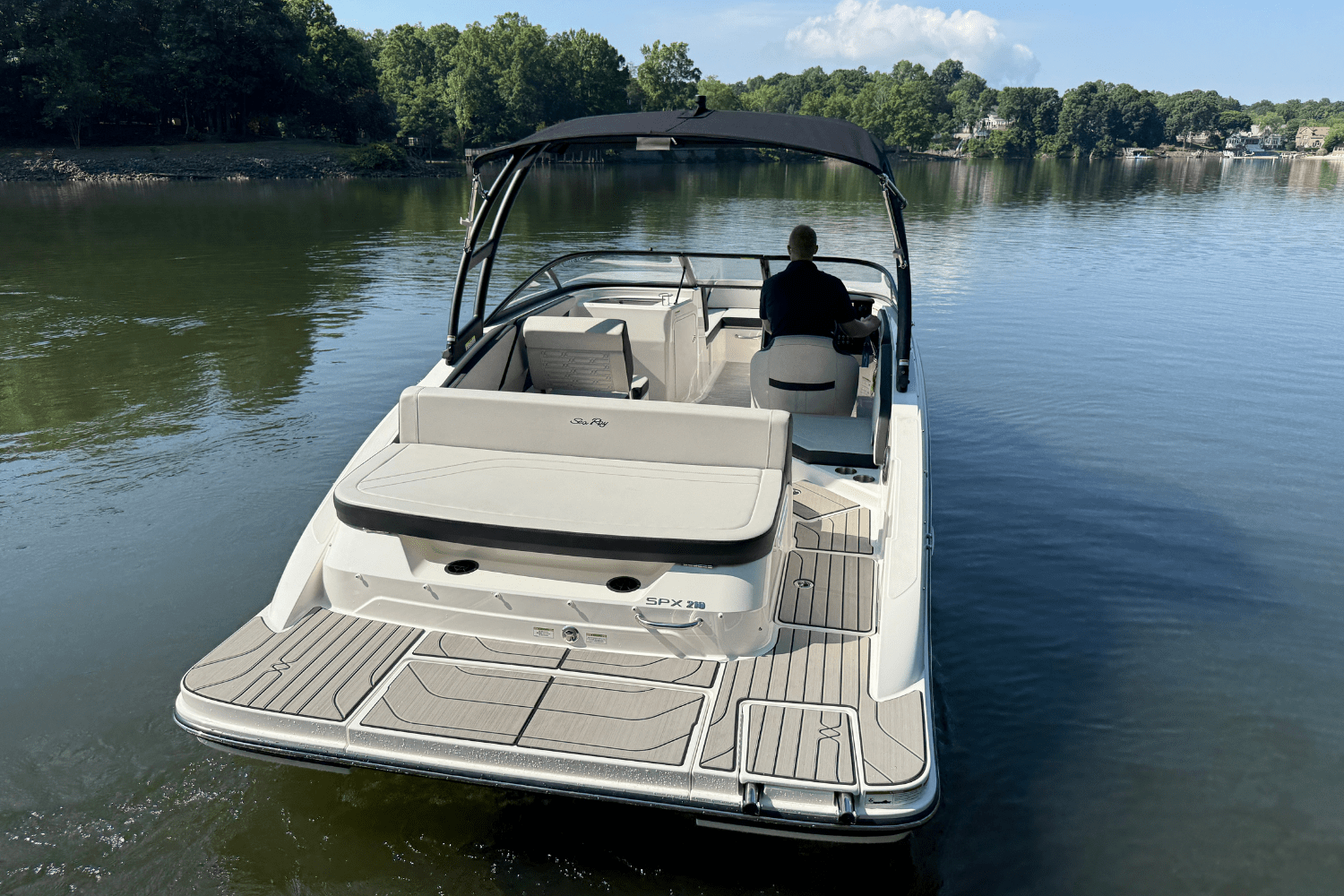2025 Sea Ray SPX 210 Image Thumbnail #4