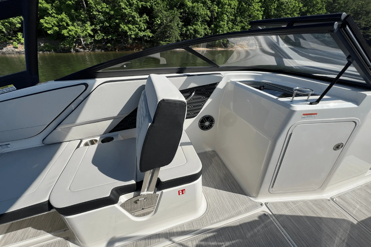 2025 Sea Ray SPX 210 Image Thumbnail #15