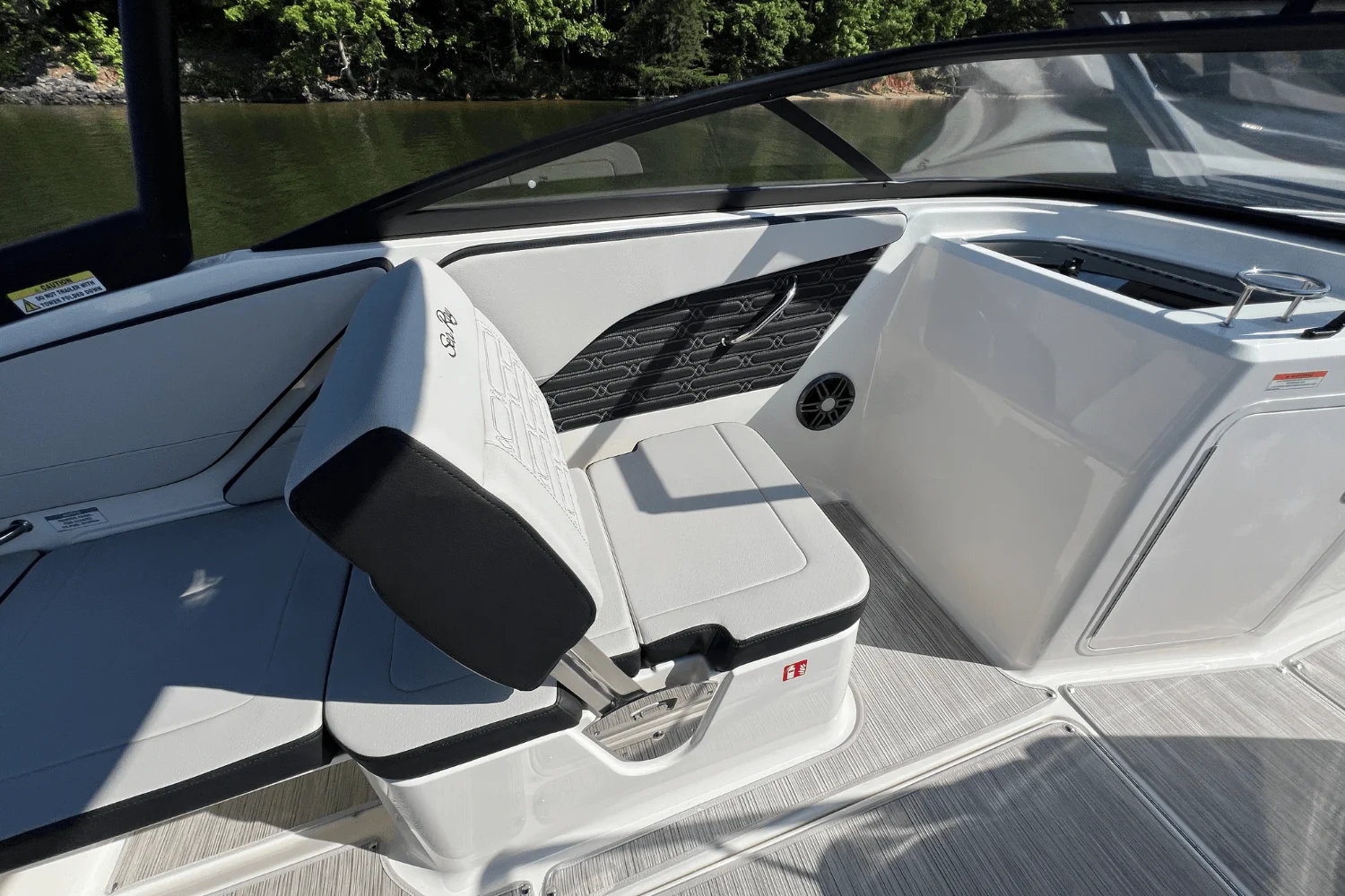 2025 Sea Ray SPX 210 Image Thumbnail #16