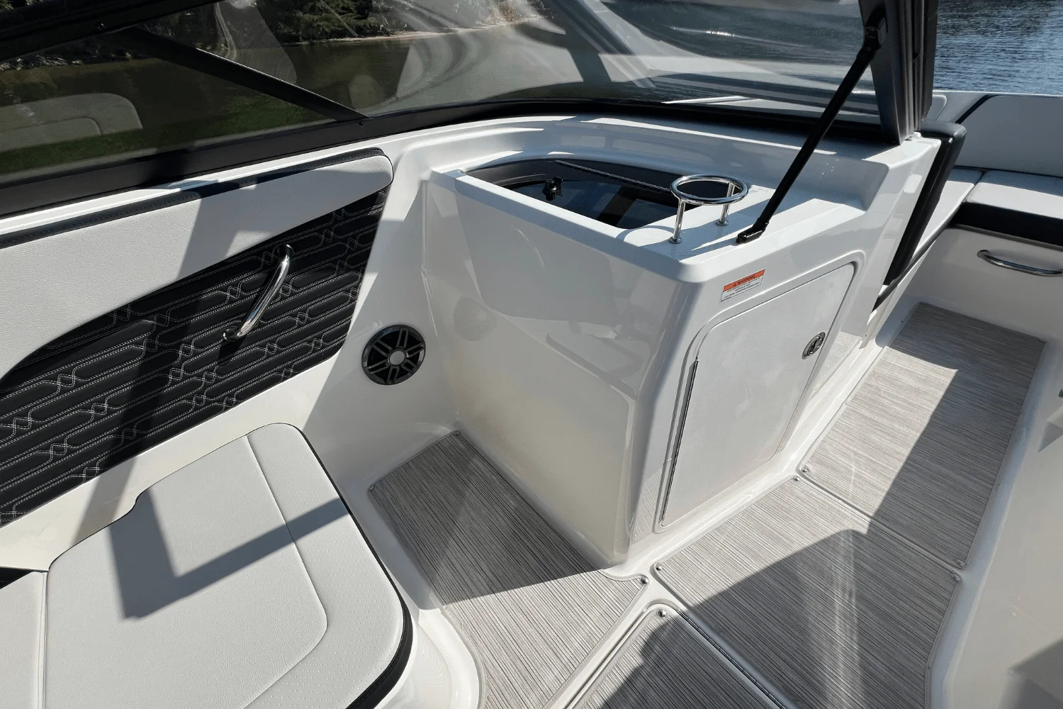 2025 Sea Ray SPX 210 Image Thumbnail #17