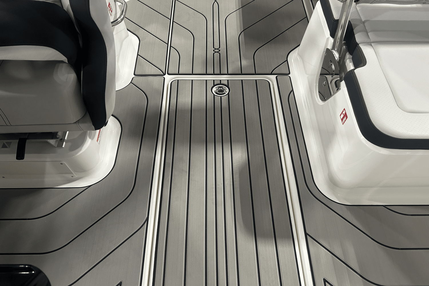 2025 Sea Ray SPX 210 Outboard Image Thumbnail #14