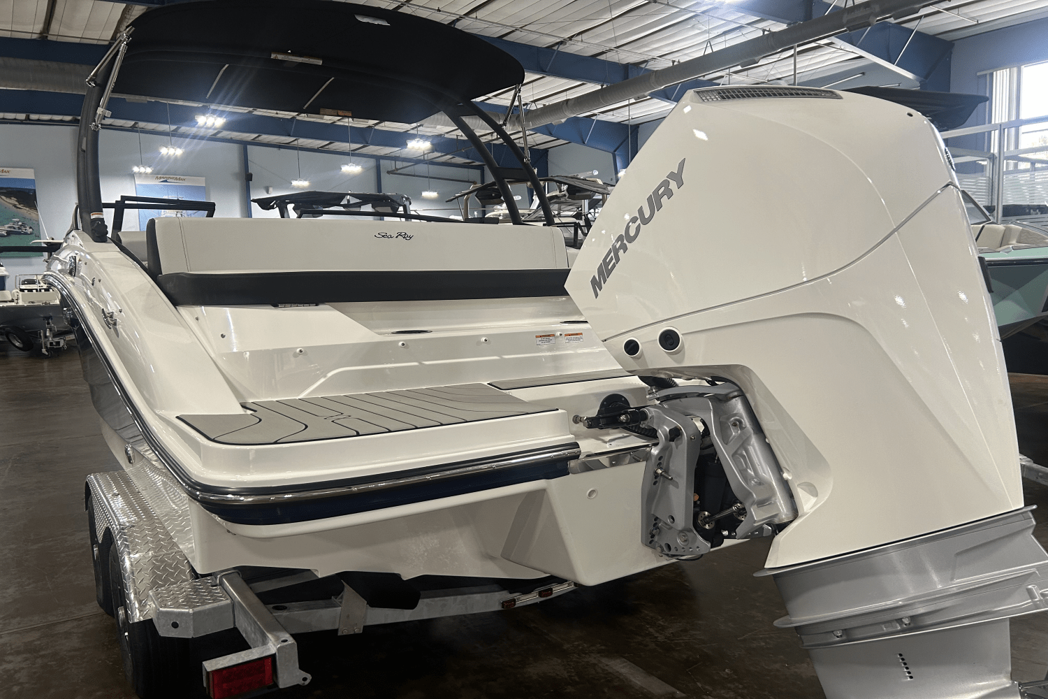 2025 Sea Ray SPX 210 Outboard Image Thumbnail #4