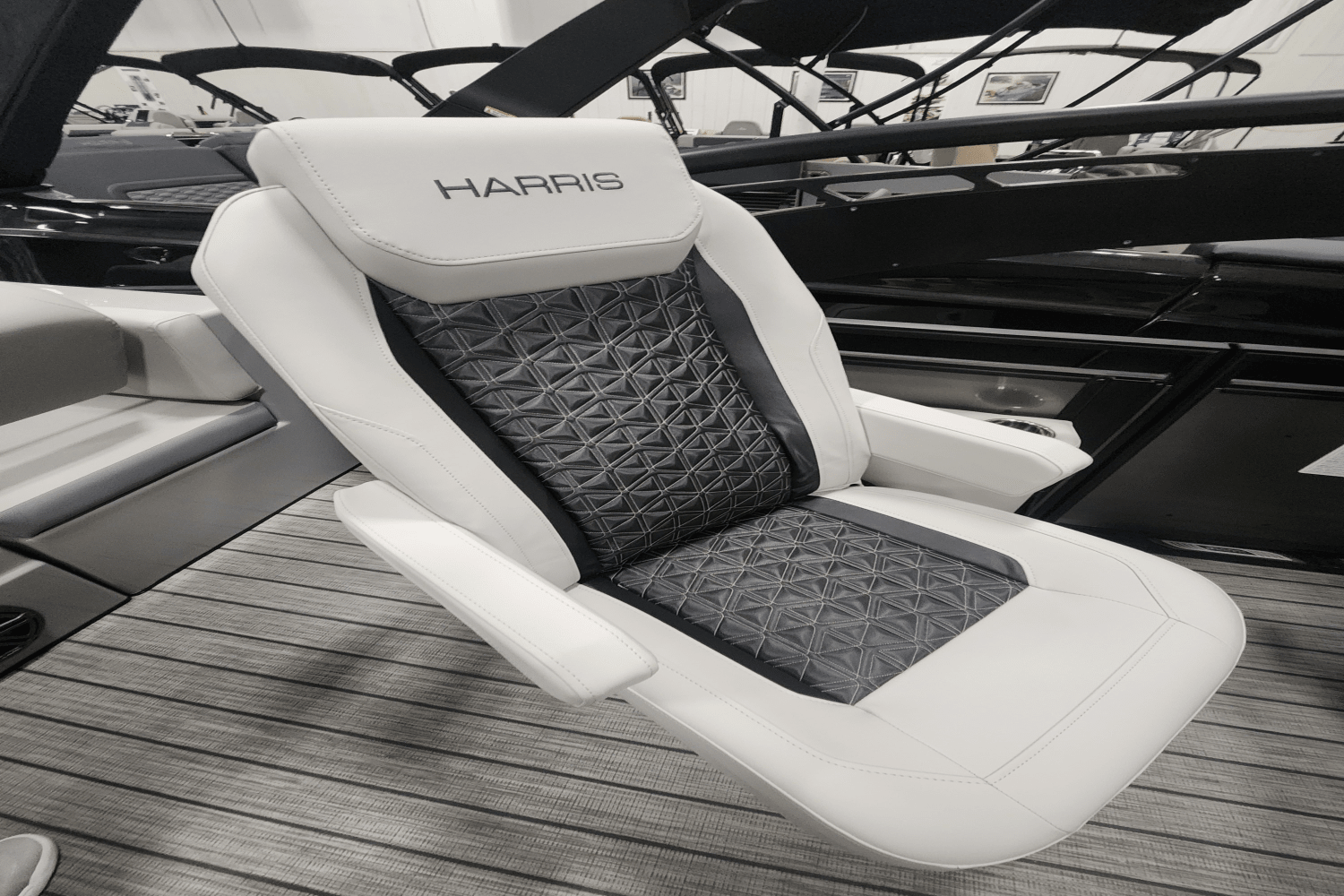 2025 Harris 230 Solstice Image Thumbnail #8