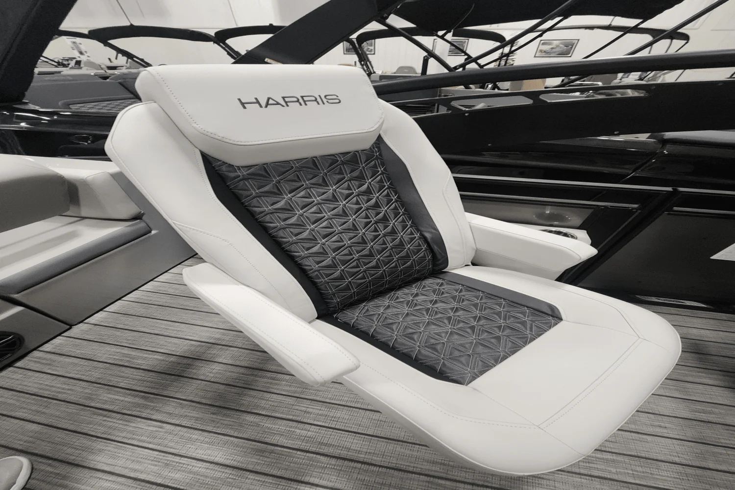 2025 Harris 230 Solstice Image Thumbnail #8