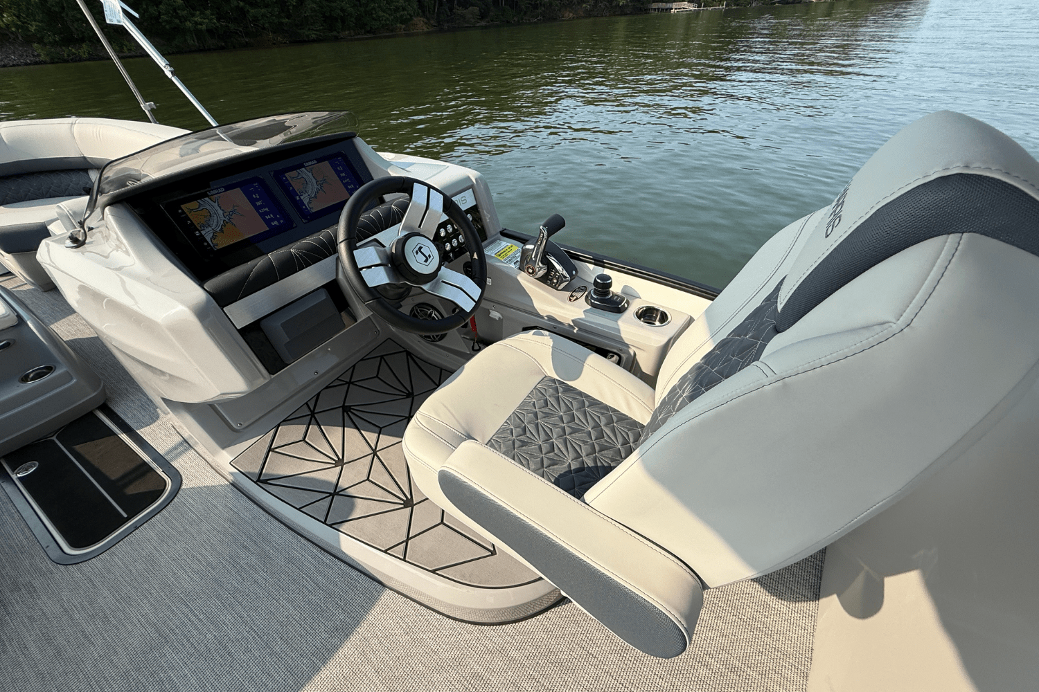 2025 Harris Grand Mariner 250 Image Thumbnail #17