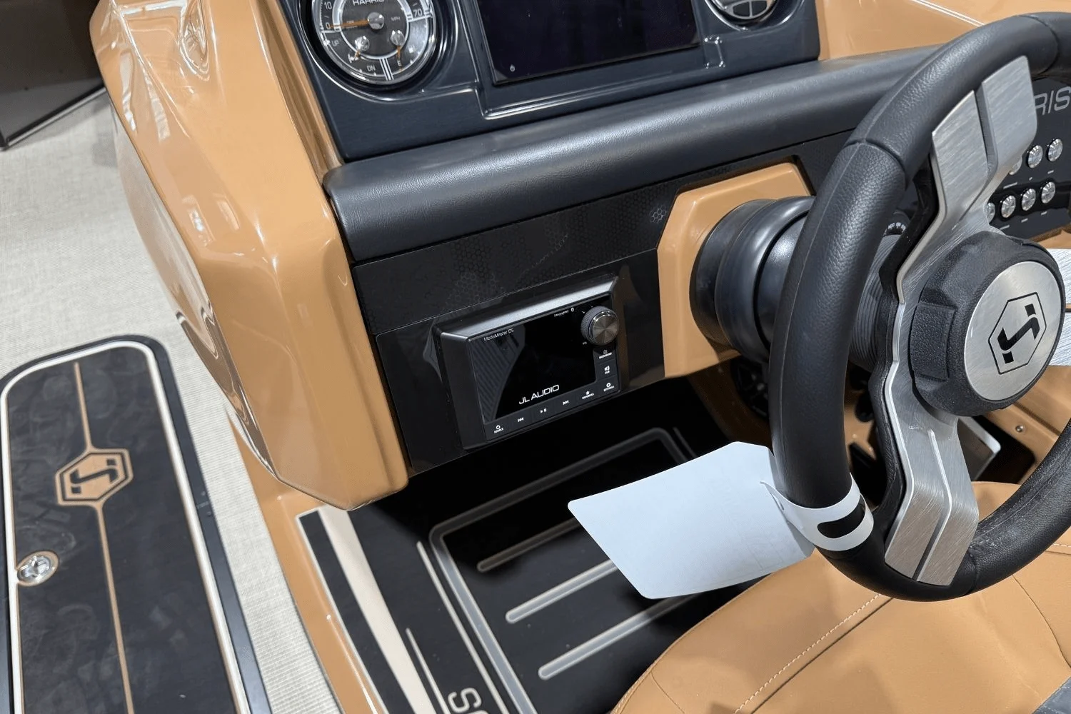 2025 Harris 230 Solstice Image Thumbnail #21