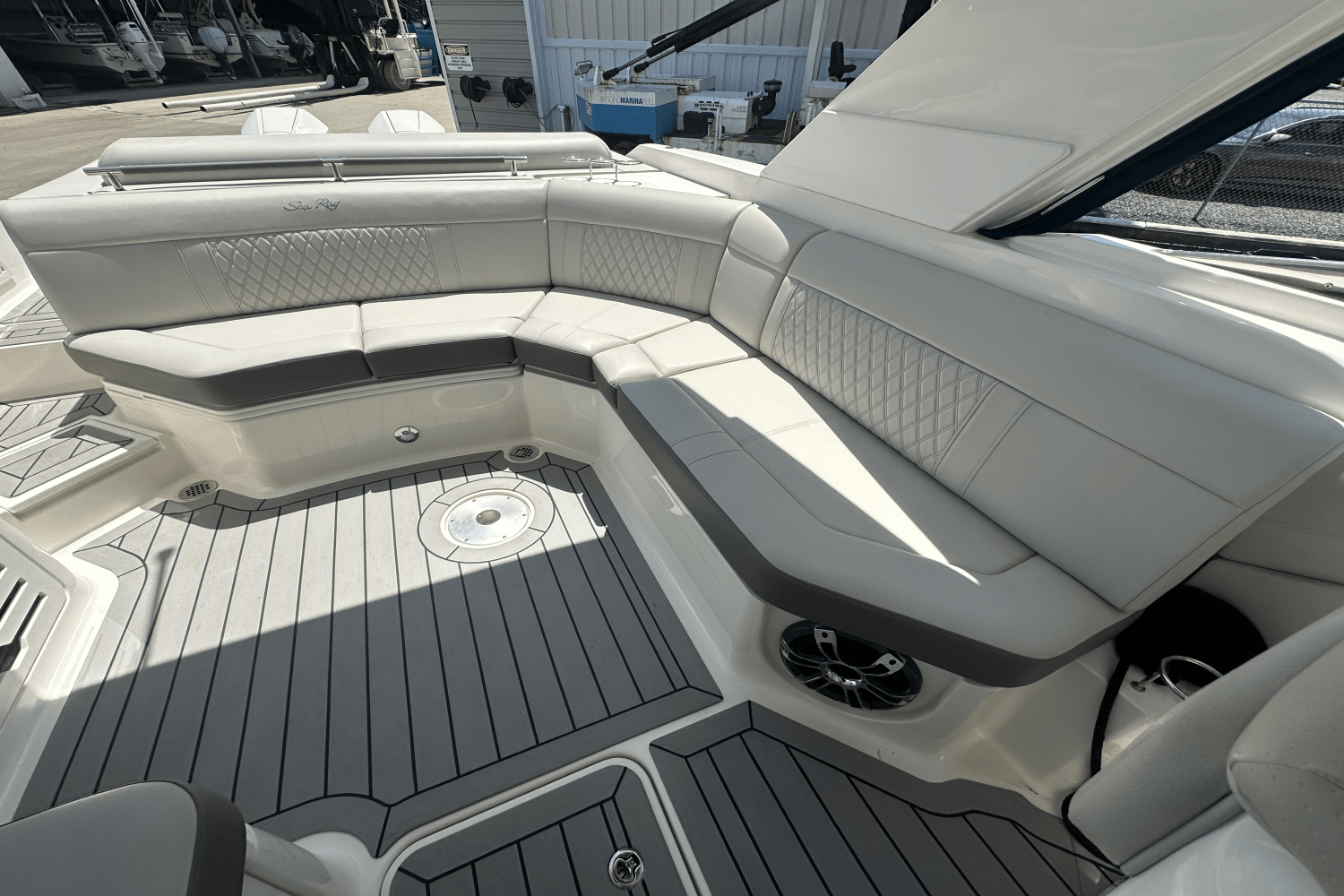 2022 Sea Ray 310 SLX OUTBOARD Image Thumbnail #17