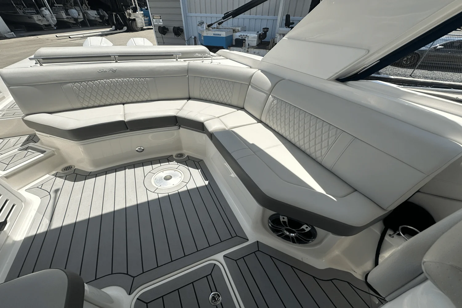 2022 Sea Ray 310 SLX OUTBOARD Image Thumbnail #17