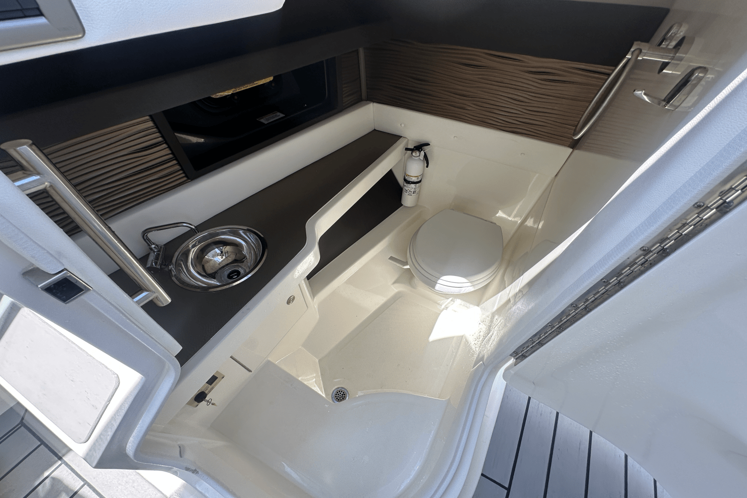 2022 Sea Ray 310 SLX OUTBOARD Image Thumbnail #19