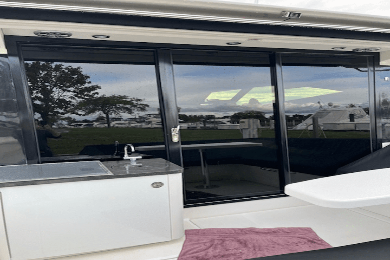 2015 Sea Ray 470 SUNDANCER Image Thumbnail #9