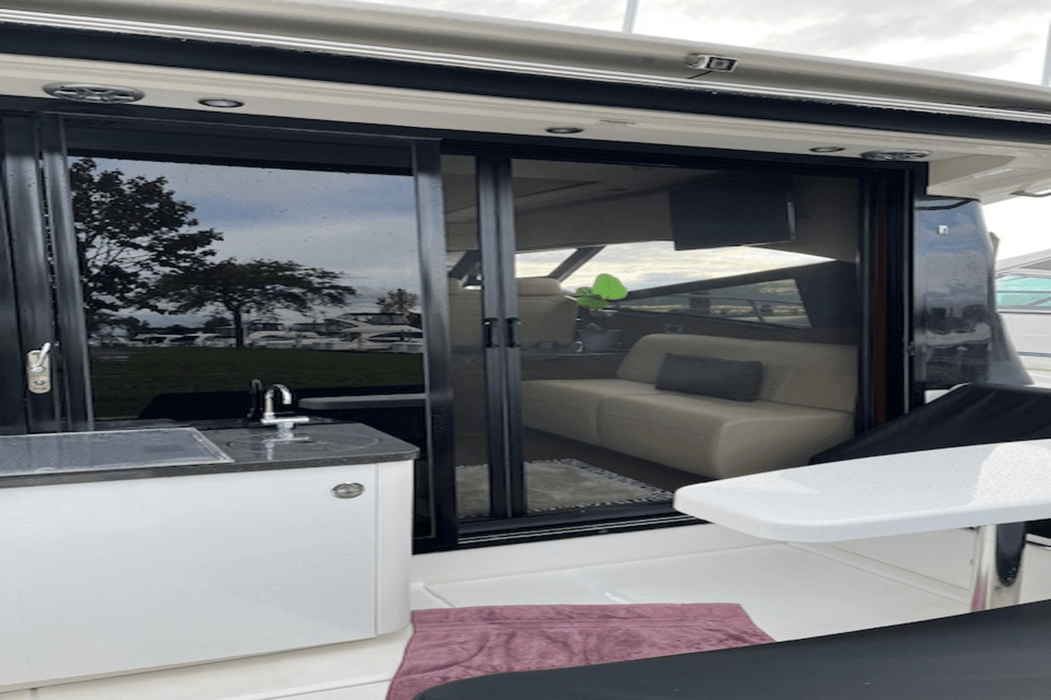 2015 Sea Ray 470 SUNDANCER Image Thumbnail #11